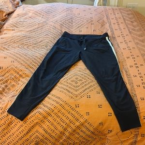Athleta joggers with side stripes 🦓